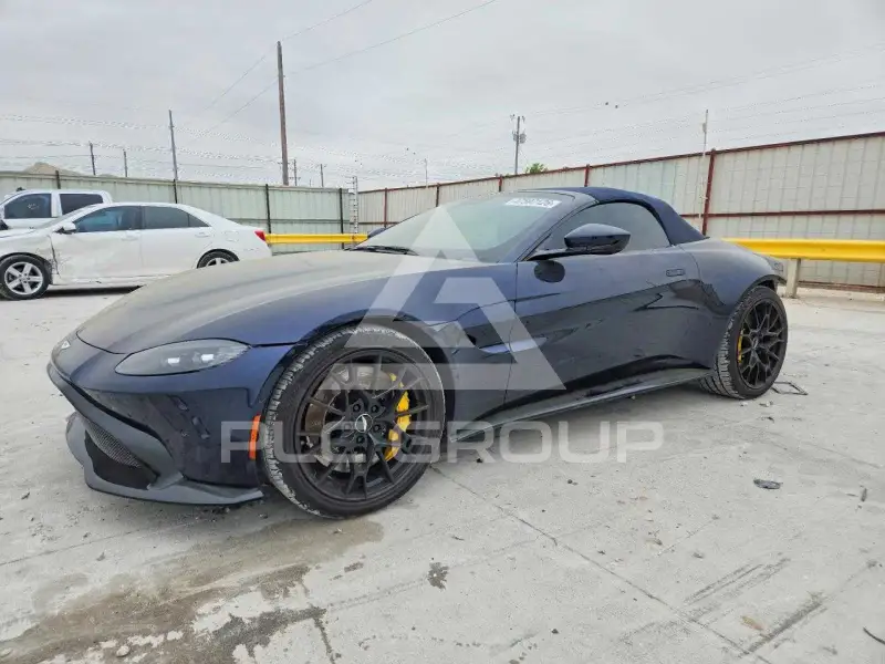 2021 Aston Martin  фото