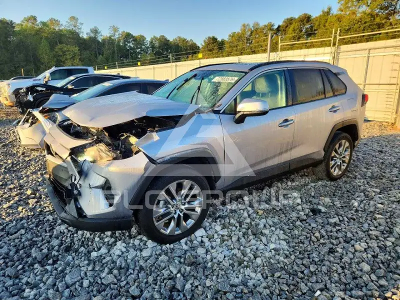 2021 Toyota RAV4 фото
