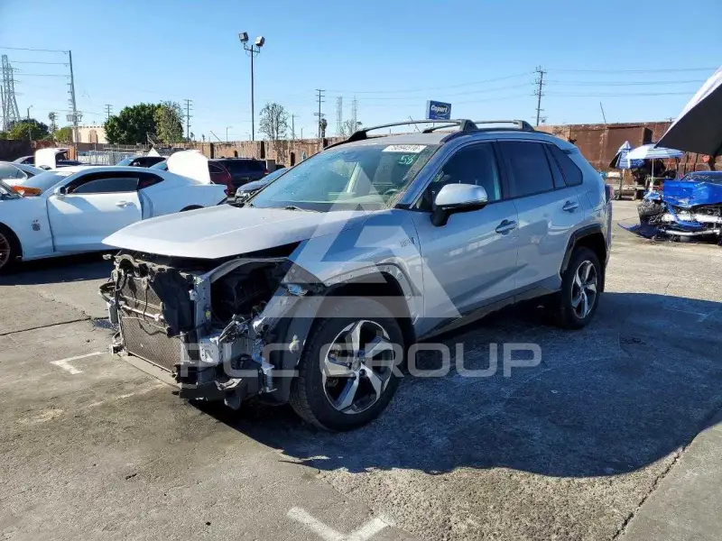 2021 Toyota RAV4 фото