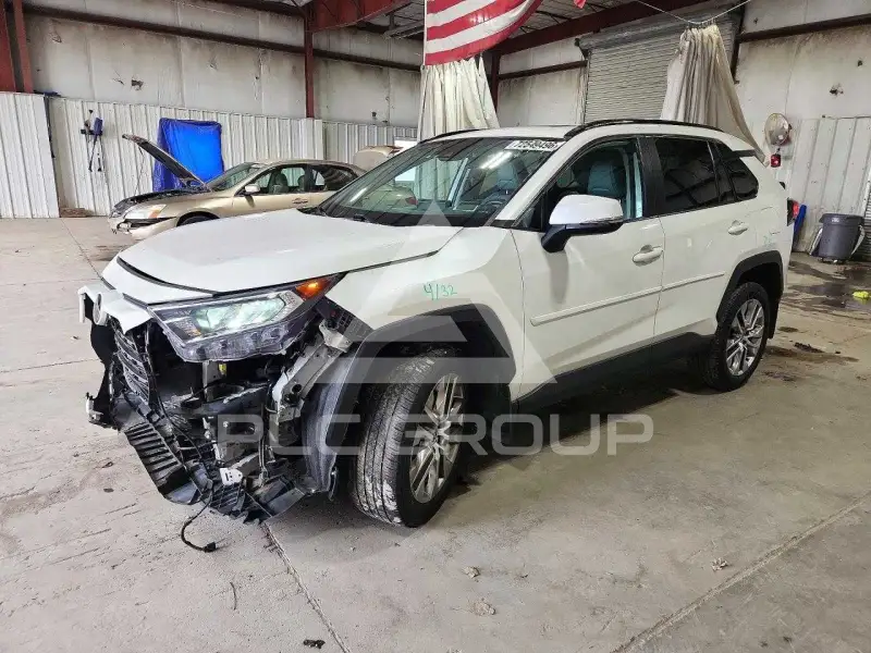 2021 Toyota RAV4 фото