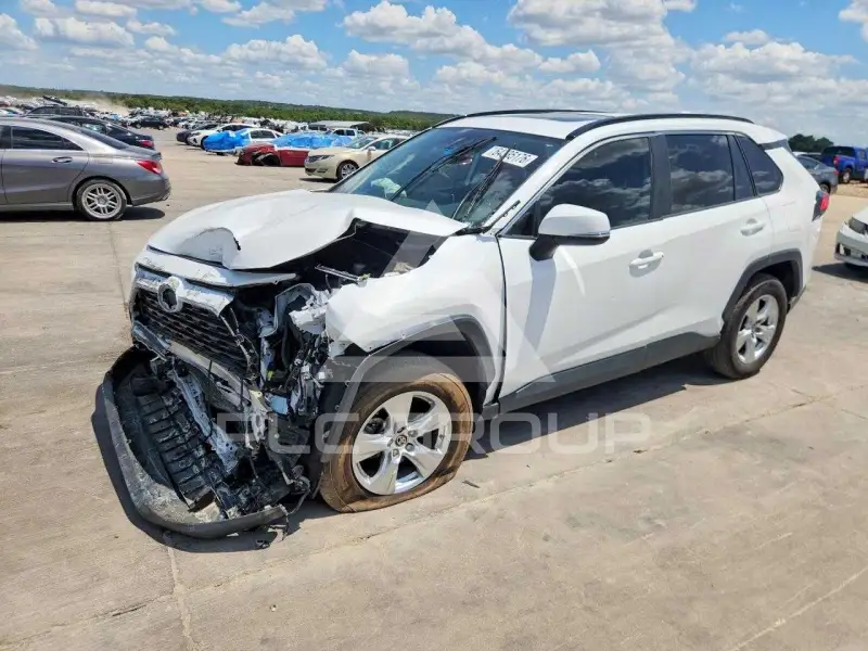 2021 Toyota RAV4 фото