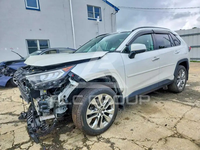 2021 Toyota RAV4 фото