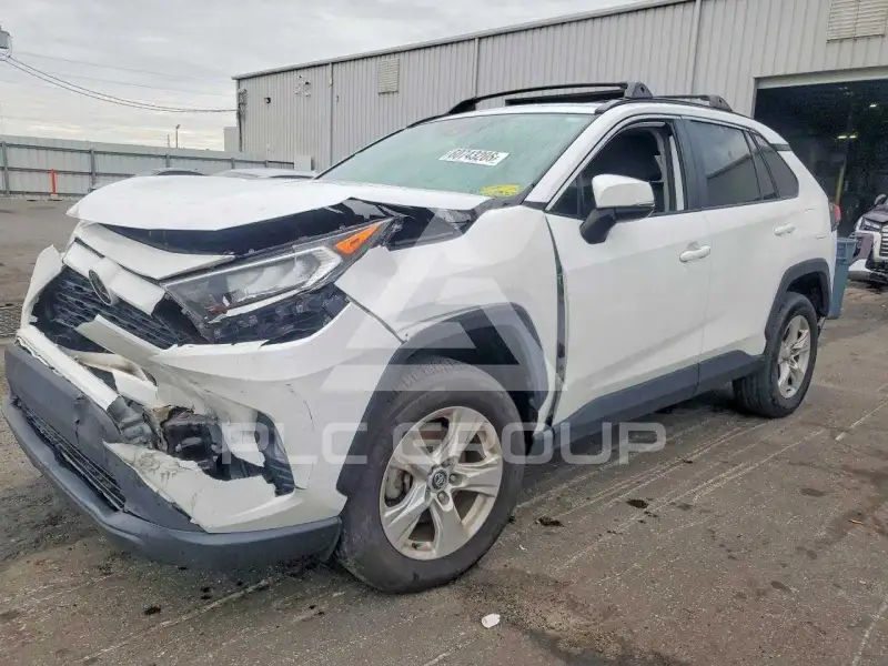 2021 Toyota RAV4 фото