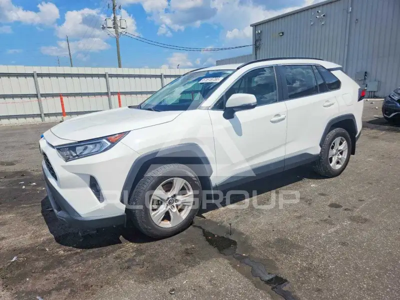 2021 Toyota RAV4 фото