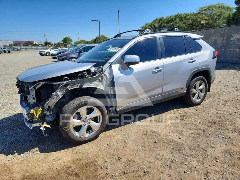 2021 Toyota RAV4 фото