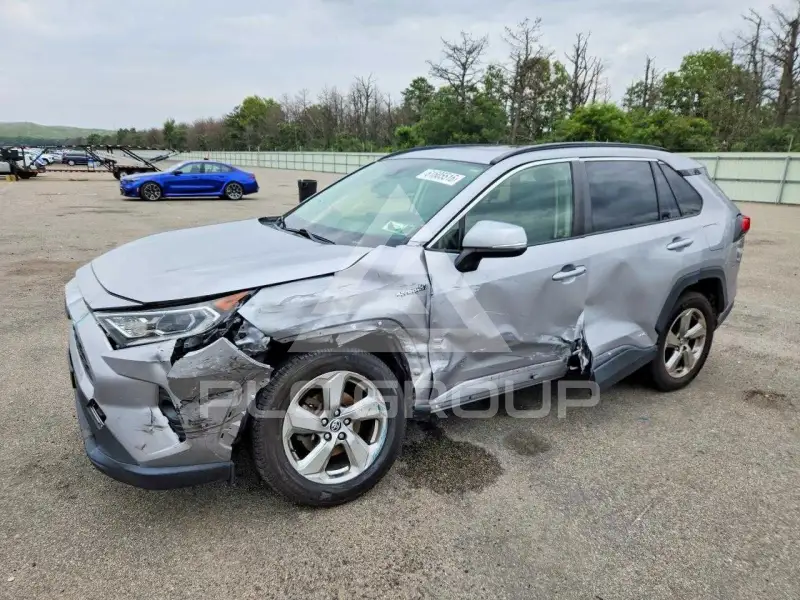 2021 Toyota RAV4 фото
