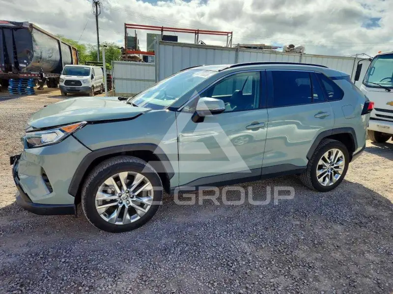 2021 Toyota RAV4 фото