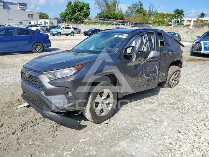 2021 Toyota RAV4 фото