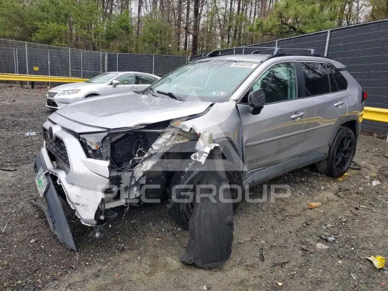 2021 Toyota RAV4 фото