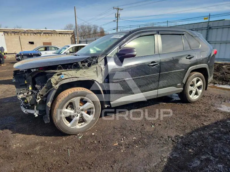2021 Toyota RAV4 фото