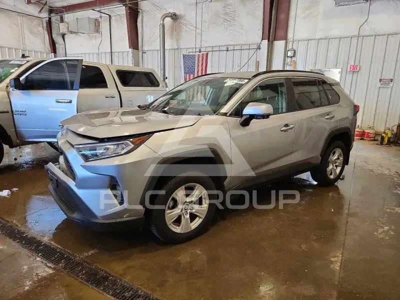 2021 Toyota RAV4 фото