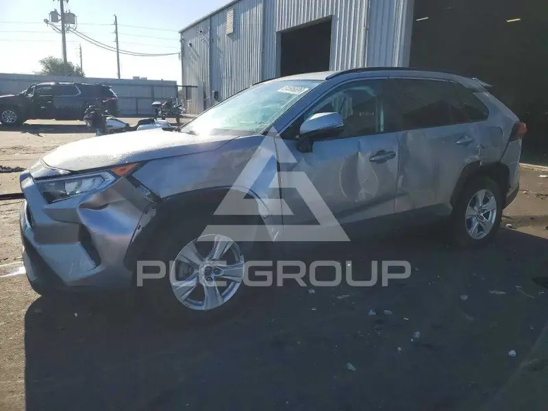 2021 Toyota RAV4 фото