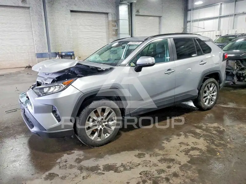 2021 Toyota RAV4 фото