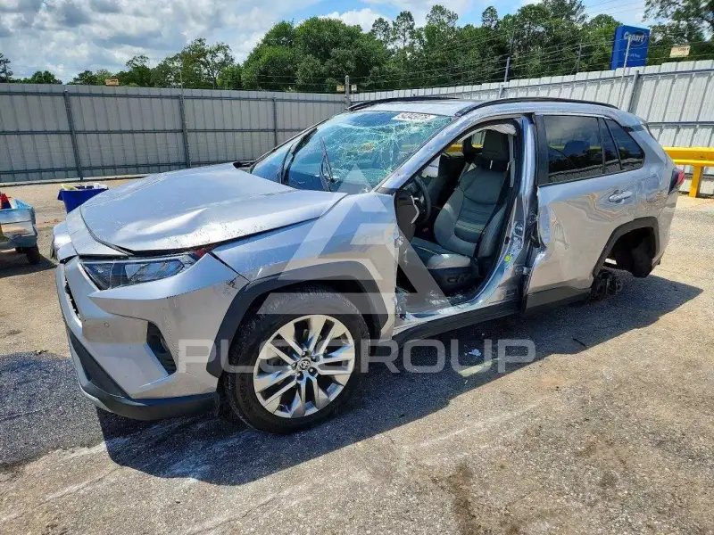 2021 Toyota RAV4 фото