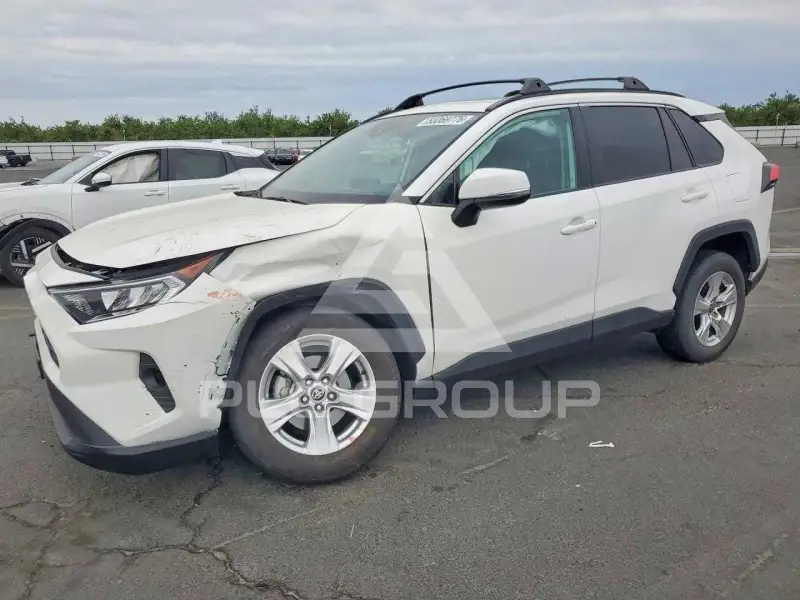 2021 Toyota RAV4 фото