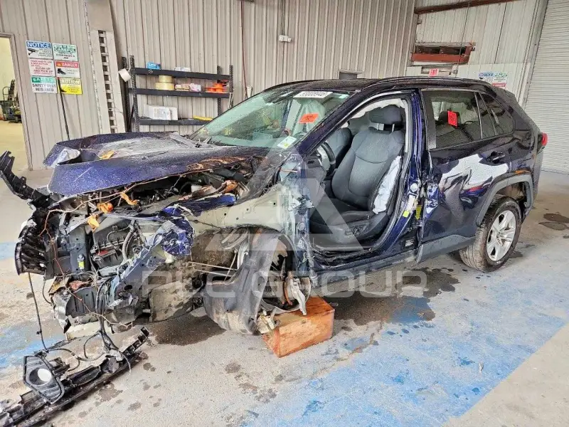 2021 Toyota RAV4 фото