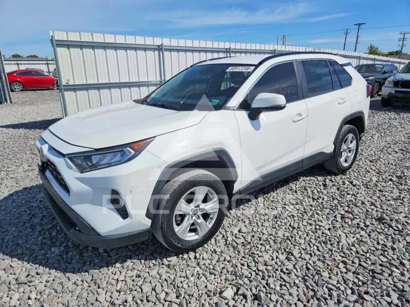 2021 Toyota RAV4 фото