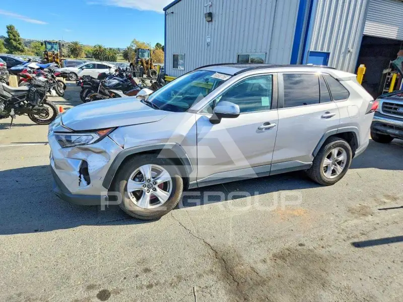 2021 Toyota RAV4 фото
