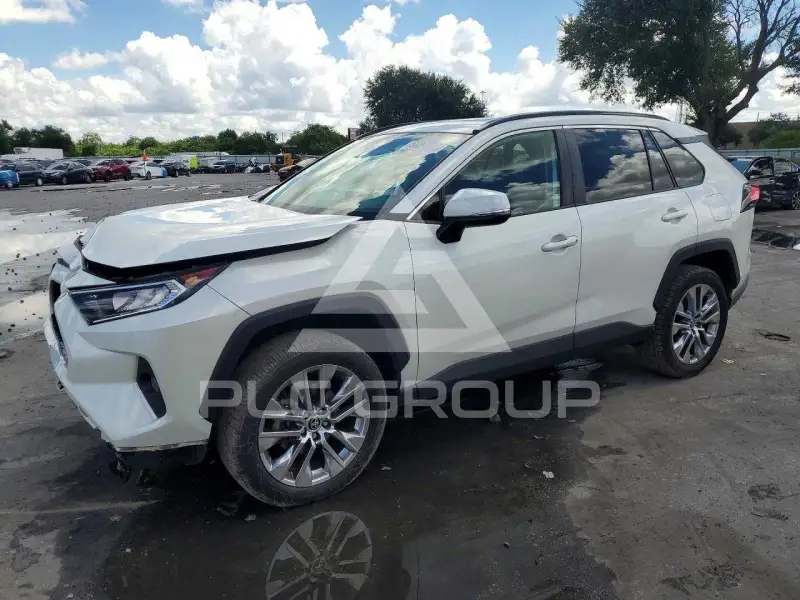 2021 Toyota RAV4 фото