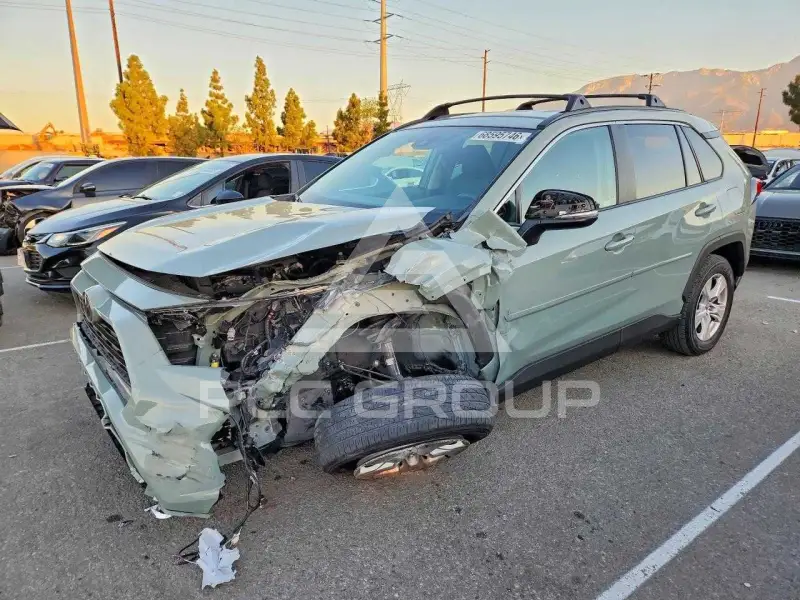 2021 Toyota RAV4 фото