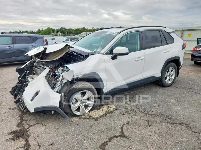 2021 Toyota RAV4 фото