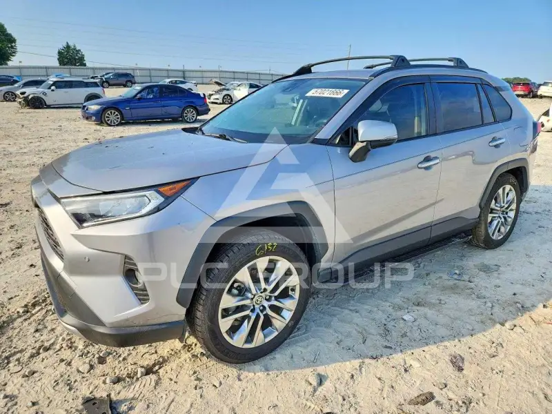2021 Toyota RAV4 фото