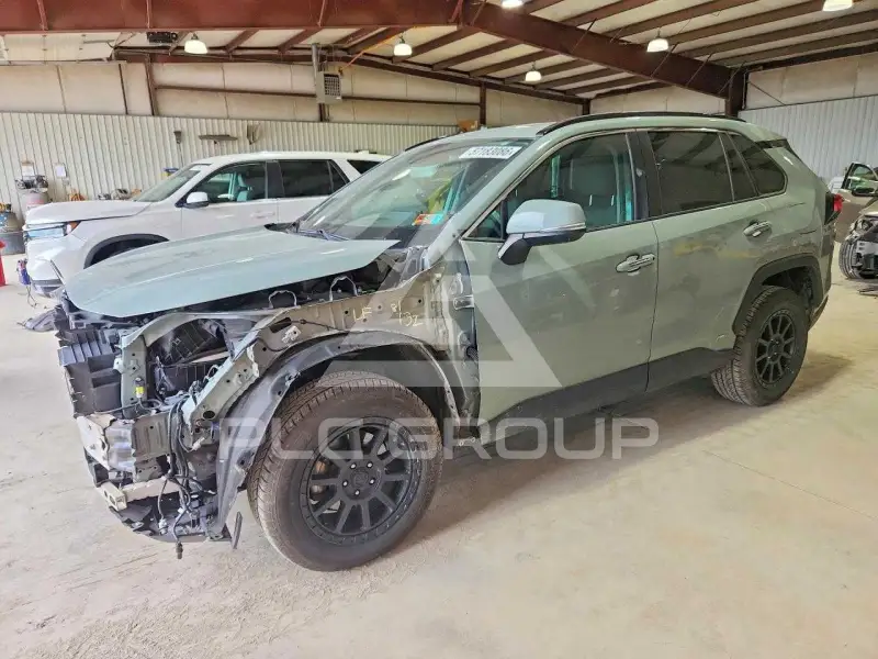 2021 Toyota RAV4 фото
