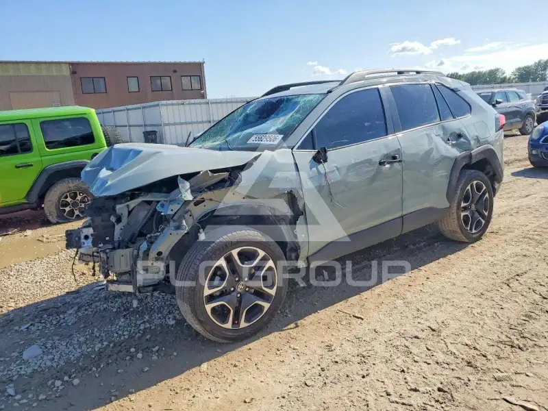2021 Toyota RAV4 фото