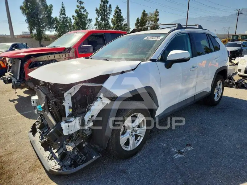 2021 Toyota RAV4 фото