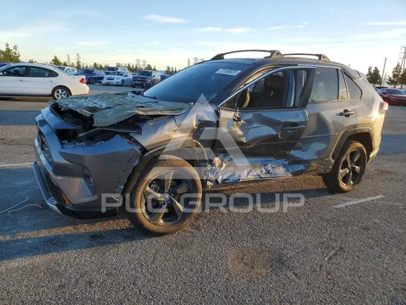 2021 Toyota RAV4 фото