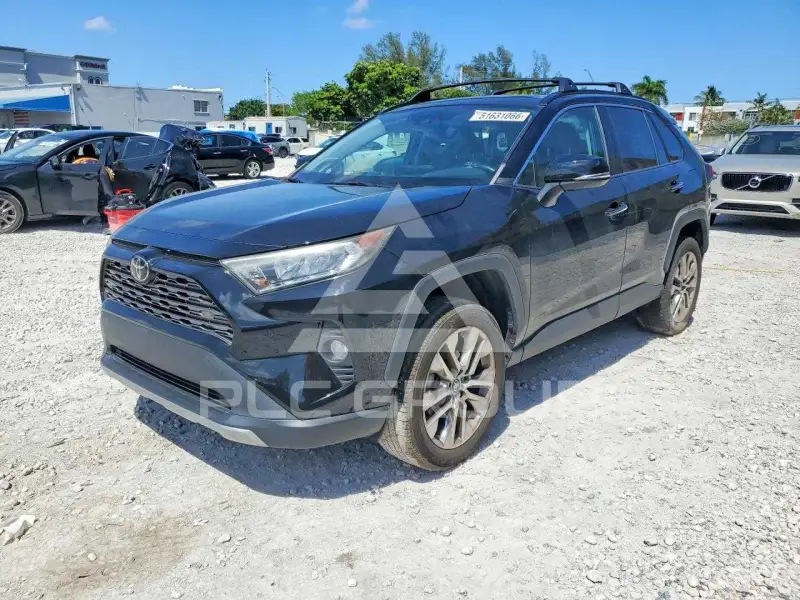 2021 Toyota RAV4 фото