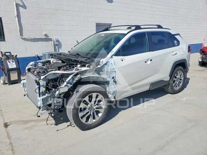 2021 Toyota RAV4 фото