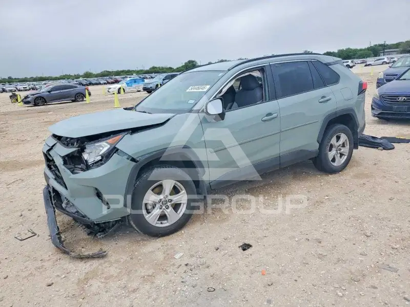 2021 Toyota RAV4 фото