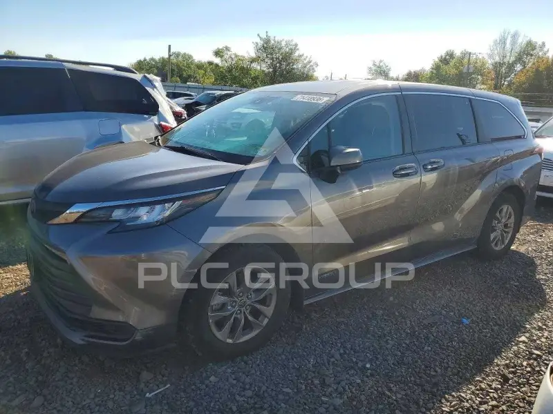 2021 Toyota SIENNA photo