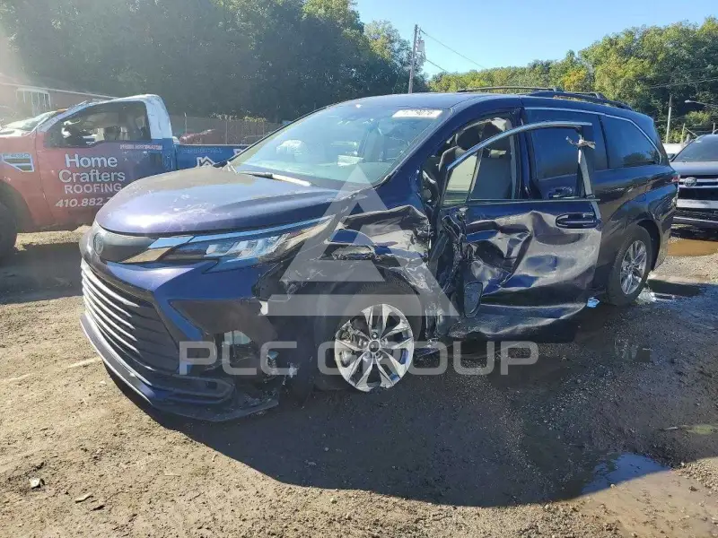 2021 Toyota SIENNA photo