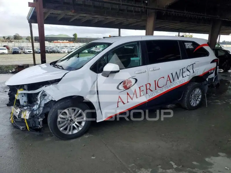 2021 Toyota SIENNA photo