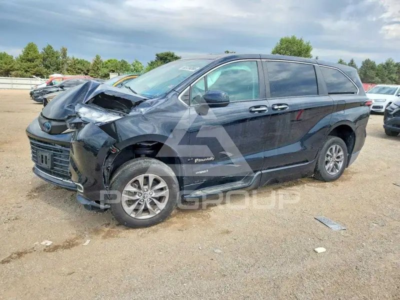 2021 Toyota SIENNA фото