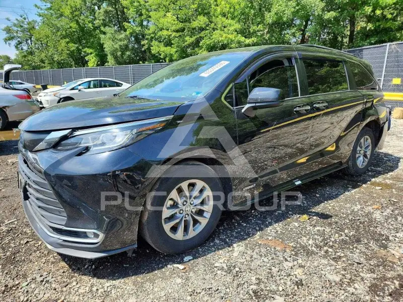 2021 Toyota SIENNA photo