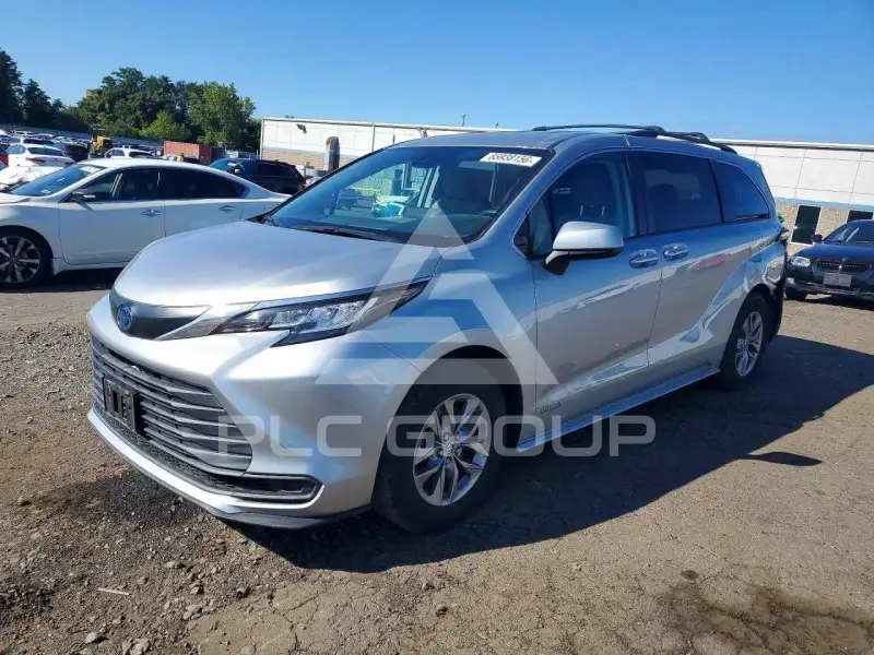 2021 Toyota SIENNA фото