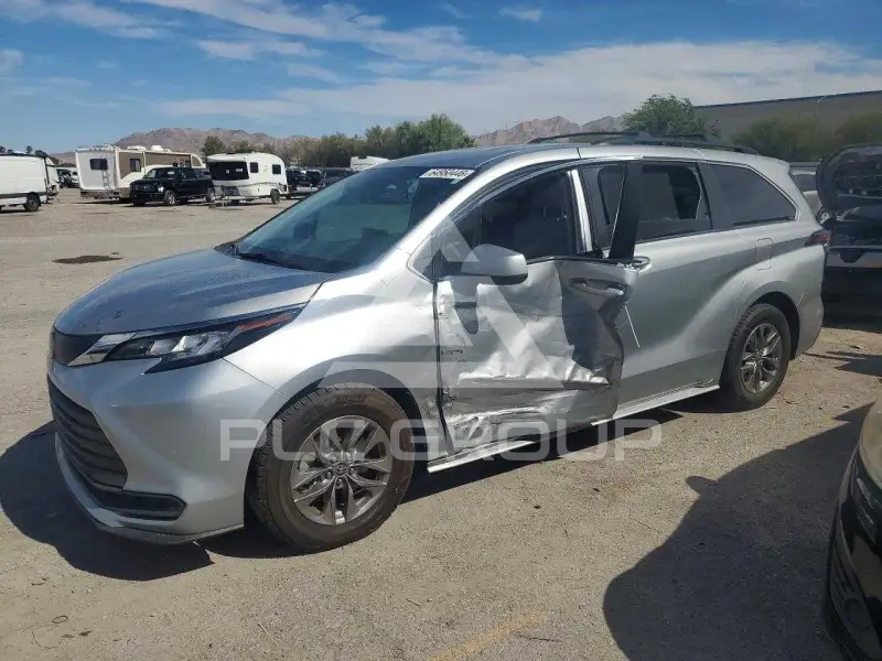 2021 Toyota SIENNA photo