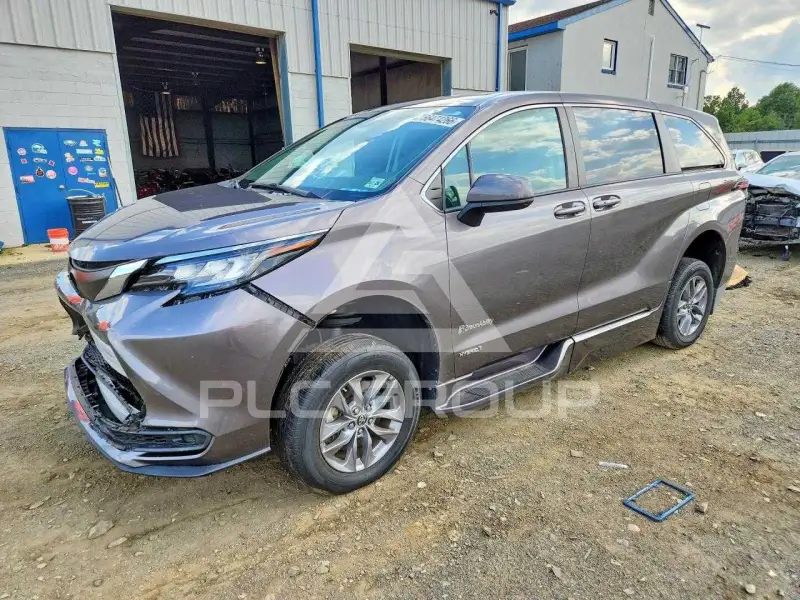 2021 Toyota SIENNA фото