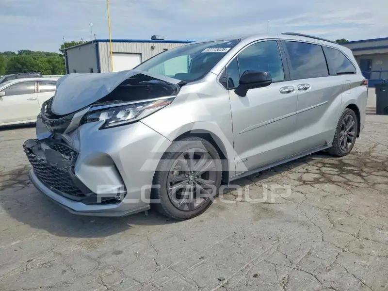2021 Toyota SIENNA photo