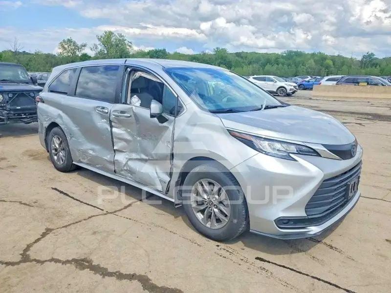 2021 Toyota SIENNA photo