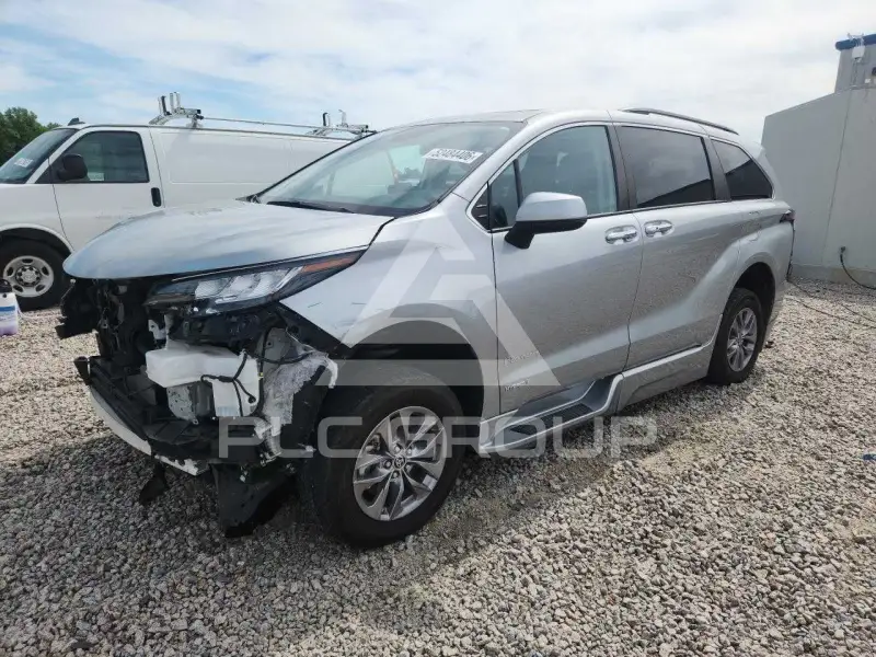 2021 Toyota SIENNA фото