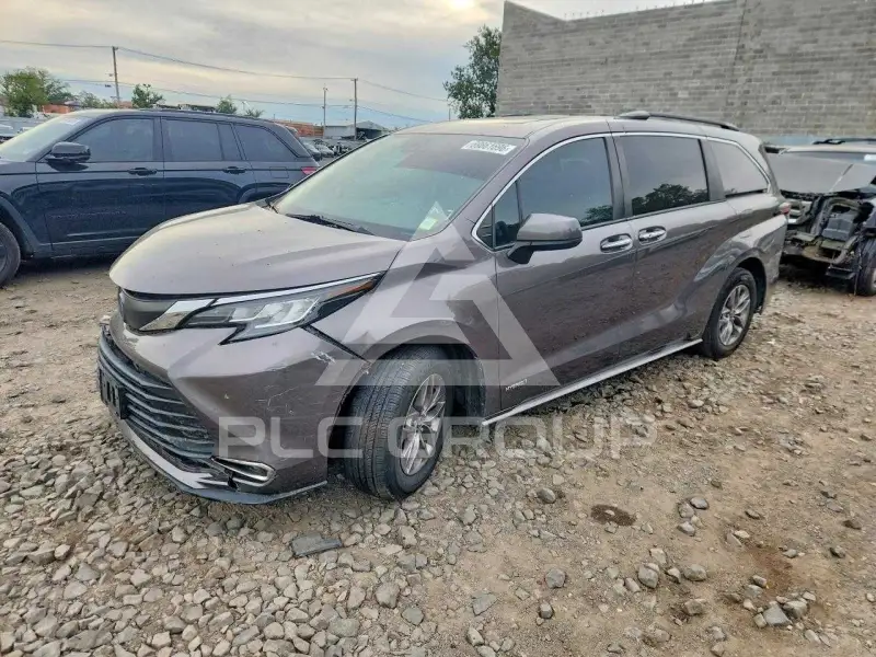 2021 Toyota SIENNA photo