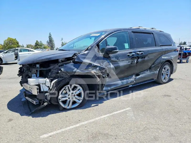 2021 Toyota SIENNA photo