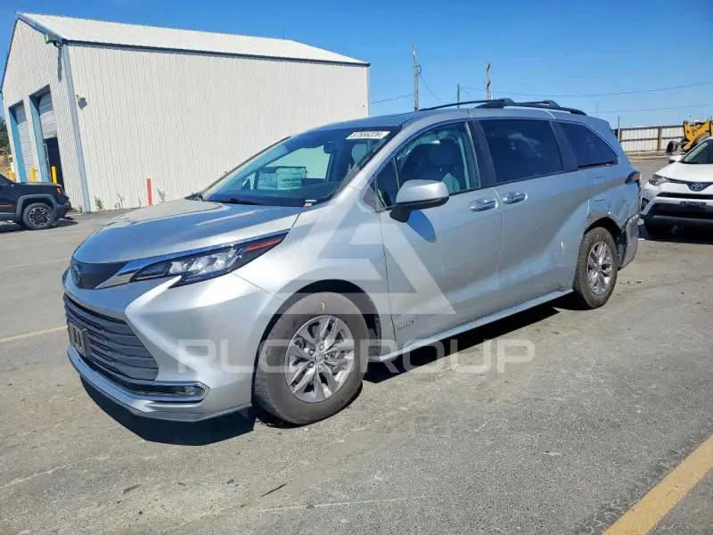2021 Toyota SIENNA фото