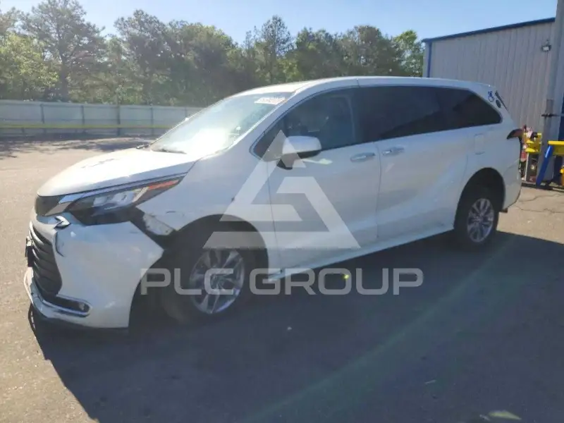 2021 Toyota SIENNA фото