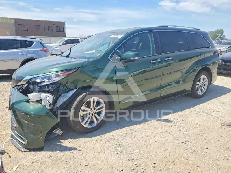 2021 Toyota SIENNA photo