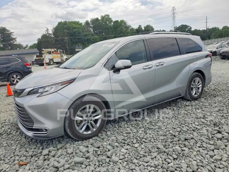 2021 Toyota SIENNA photo